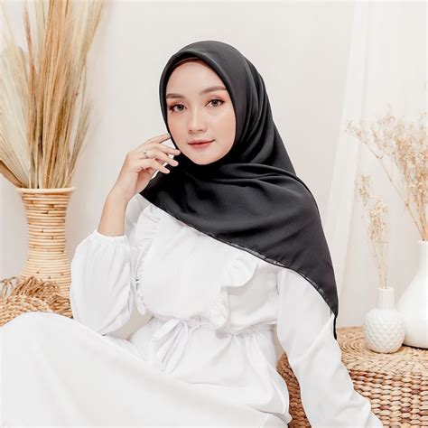 Hijab Bella Square Kerudung Segi Empat Hijab Wanita Perbedaan Warna Mocca Dan Khaki - Perbedaan Warna Mocca Dan Khaki