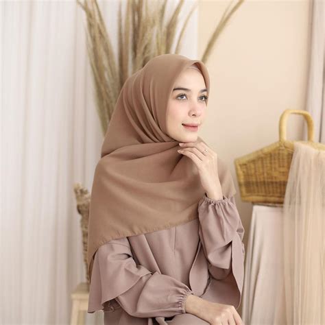 Hijab Bella Square Premium Perbedaan Warna Mocca Dan Khaki - Perbedaan Warna Mocca Dan Khaki