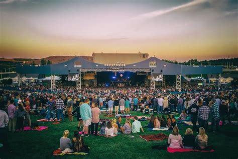 hollywood casino amphitheatre upcoming shows