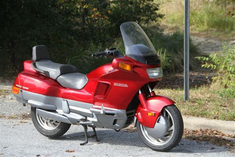 Ride in Style: Discover the Honda PC800, Your Perfect Touring Companion