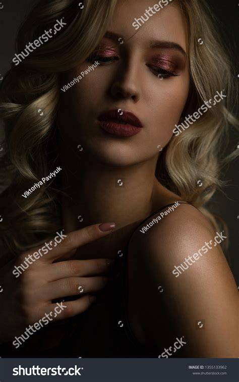 hot blondes nude
