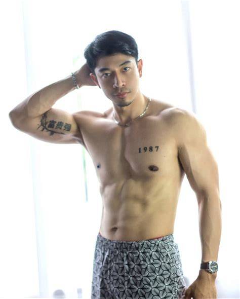 hot men nude twitter