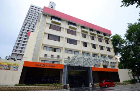 hotel dekat delta plaza surabaya
