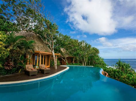 hotel tropical island