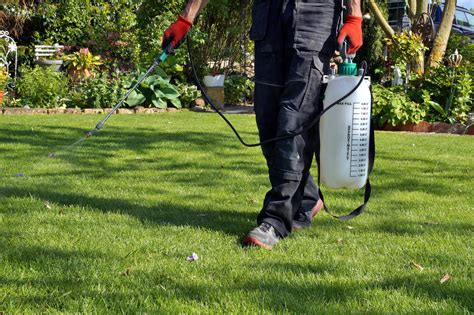 how much to charge to spray landscaping beds for weeds?