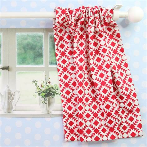 how to make simple bathroom curtains?