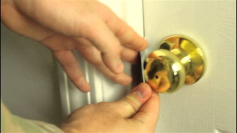 How To Pick A Bathroom Door Twist Lock?