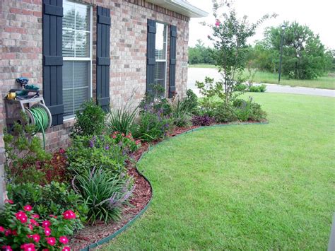 how wide should landscaping beds be?