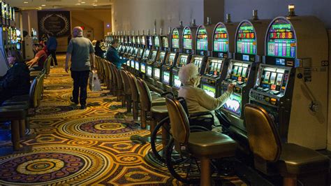 how casinos keep you playing