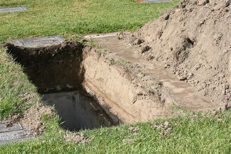 how deep is a grave hole