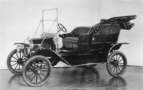 how did henry ford invent the automobile