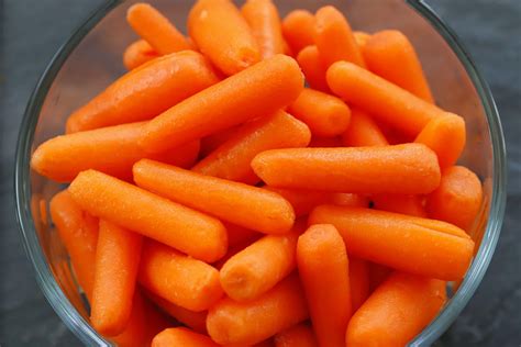 how long carrots last in refrigerator