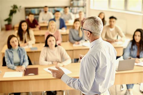 how long is a class in college