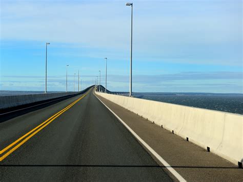 how long is bridge to pei