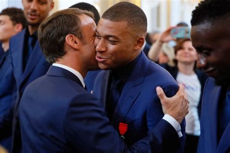 how many cheek kisses in france 2022 results