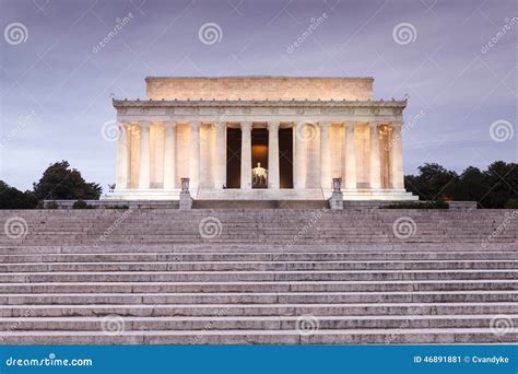 how many steps at lincoln memorial