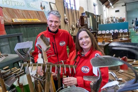 how much do bbc bargain hunt experts get paid