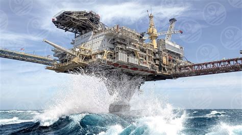how much does working offshore pay