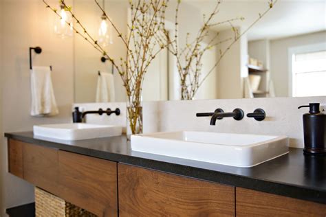 how much space between faucet and backsplash? - Houzz