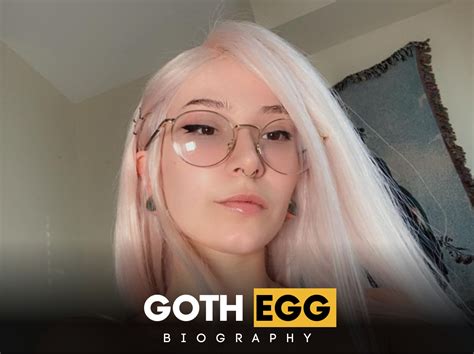How tall is goth egg