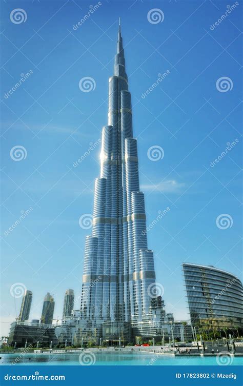 how tall is the skyscraper in dubai