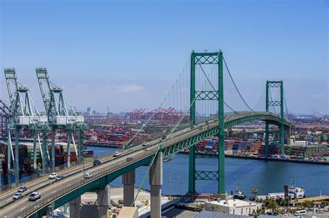 how tall is the vincent thomas bridge