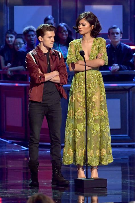 how tall is zendaya