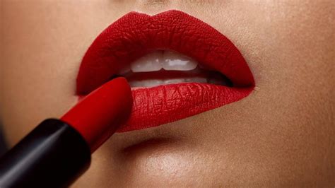 how to avoid cracked lips with matte lipstick