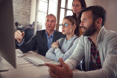 how to become a computer consultant