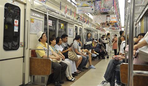 how to behave in japan