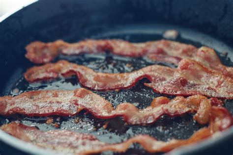 how to cook bacon on pan