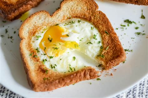 how to cook eggs in a basket