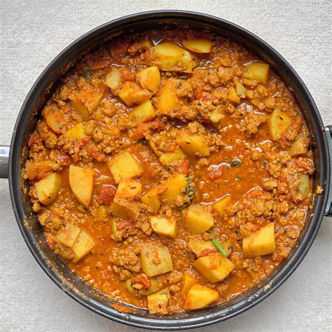 how to cook mince curry with potatoes