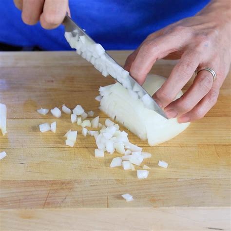 how to correctly dice an onion