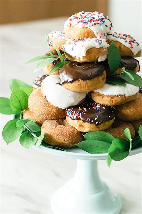how to bring in a donut cake