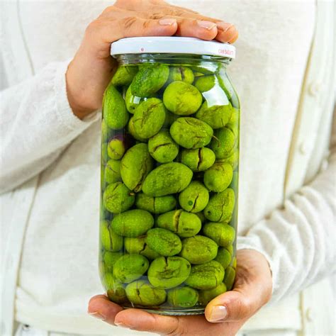 how to eat olives in brine