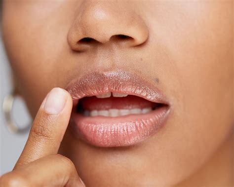how to exfoliate lips with sugar and water