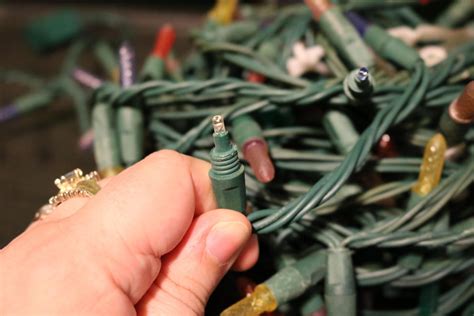 how to find a broken christmas light