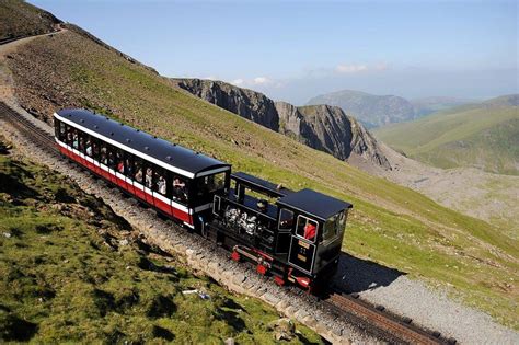 how to get to snowdon by train