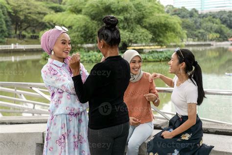 how to greet in malay