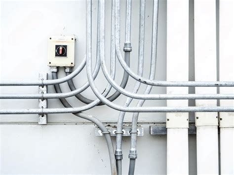how to install emt electrical conduit