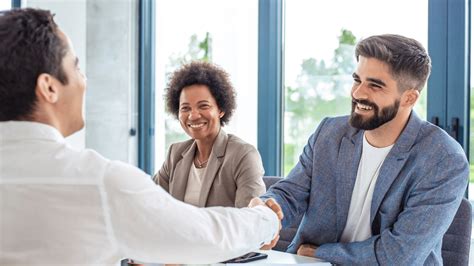 How To Interview People: Interviewing Questions To Weed Out The Bad Leafs And Win The Talent ( Recruiting Guide, Hiring People, Hiring Jobs Book 1)