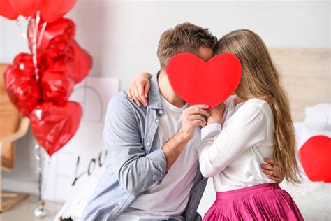 how to kiss my boyfriend at school