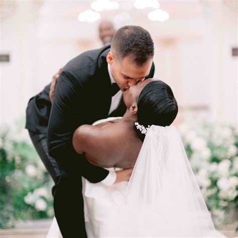 how to kiss when getting married