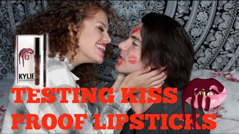 how to kiss with lipstick on