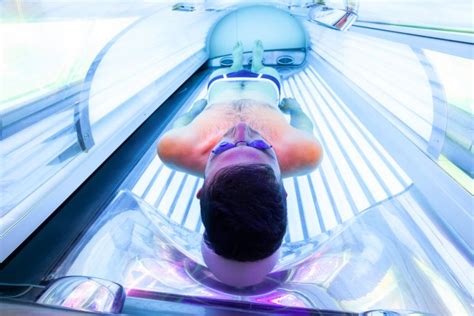how to lay in a tanning bed