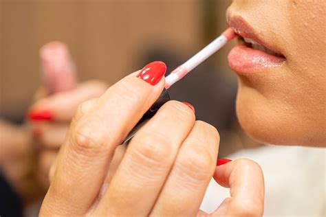 how to lighten lips from smoking