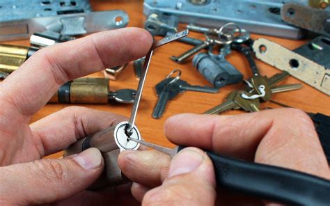 How To Lockpicking