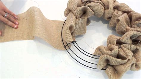how to make a burlap wreath easy