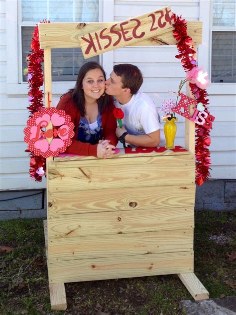 how to make a kissing booth